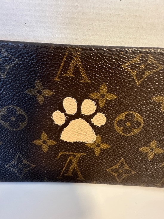 Louis Vuitton Monogram Clutch
Interior removed due to peeling and stickiness - Picture 2 of 7